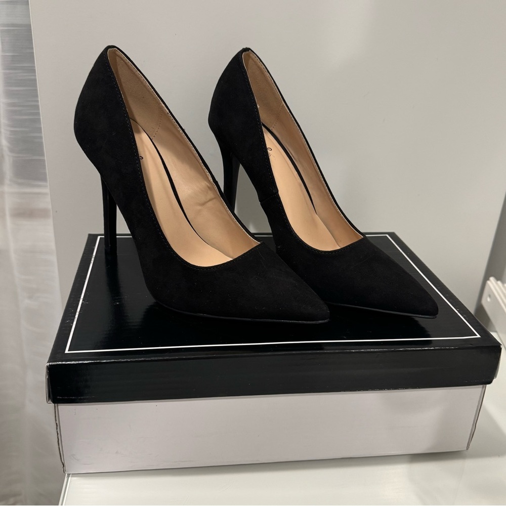 Black Suede pumps